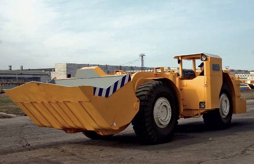 Машина погрузочно-доставочная МоАЗ-4055 грузоподъемностью 9 тонн