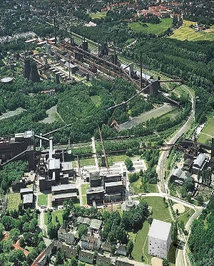 Панорамма шахты «Цольферайн» и окружающий индустриальный ландшафт