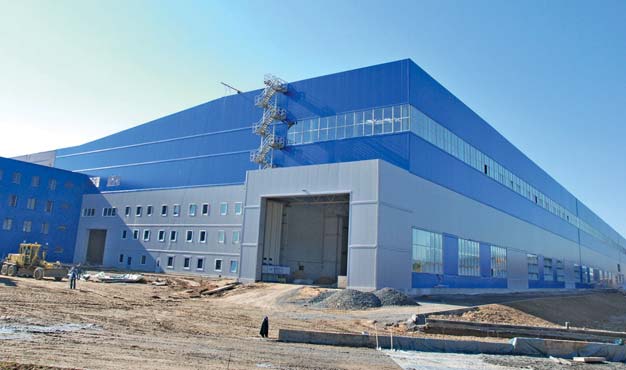 2013год. Cтроительство блока производственных цехов №3, где будет осуществляться сборка самосвалов грузоподъемностью 220–450 тонн