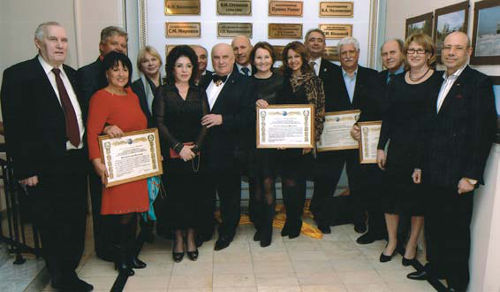 Юрий Николаевич Малышев с меценатами и дарителями музея, 2011 г.