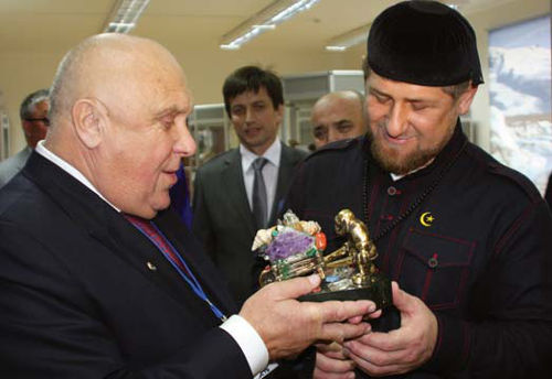 Академик Ю.Н. Малышев и глава Чеченский Республики Рамзан Кадыров. г. Грозный, сентябрь 2012 г.