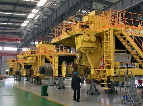 Сборочный цех предприятия XEMC Heavy-Duty Equipment самосвала в г. Сянтань (КНР)