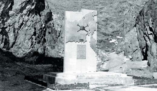 Памятник первой Колымской экспедиции под руководством Ю.А.Билибина (г. Ола.)