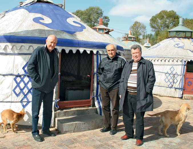 А.Б. Ковальчук, В.А. Харченко и В.Е. Зайденварг в Монголии