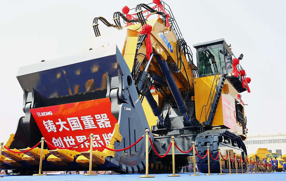 Компания XCMG представила 700-тонный экскаватор