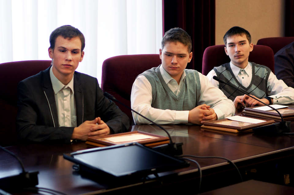 Юные инженеры из Кузбасса создали «черный ящик» для экскаватора