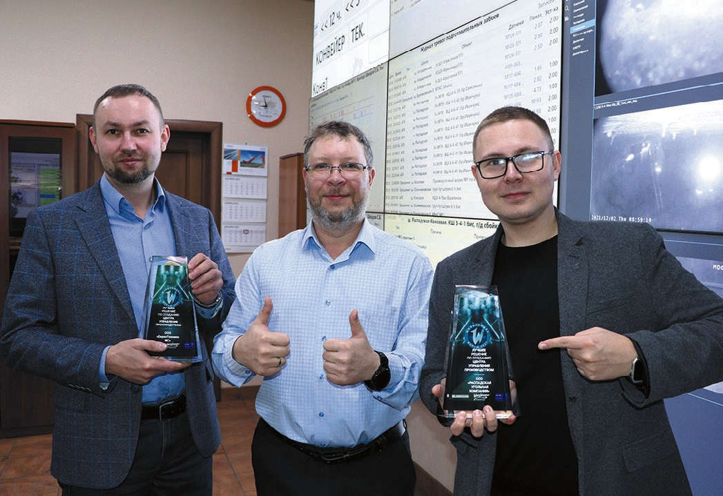 Слева направо: Евгений Тарабукин, Андрей Чурсин и Максим Миронов в центральной диспетчерской