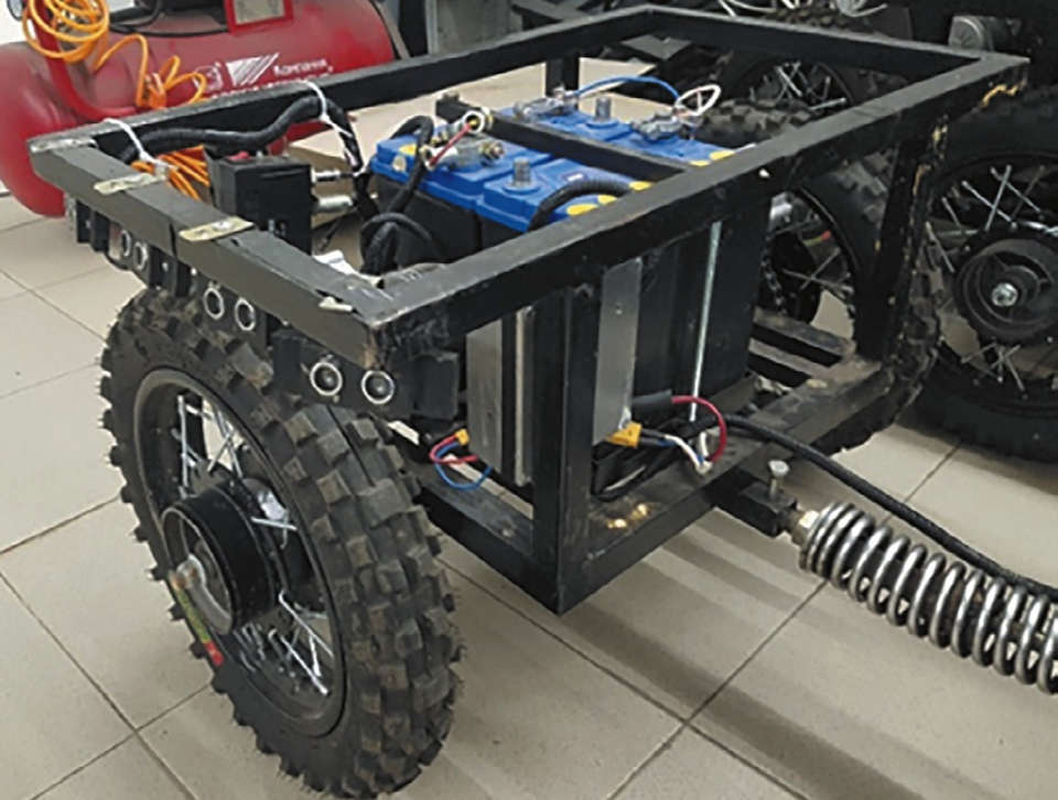 Рис. 5 Базовый модуль БСКА (модуль «Мул») проекта «Хамелеон» Тягач со шнековыми движителями Fig. 5 Basic module of the unmanned self-propelled wheeled vehicle (the Mule module of the Chameleon project