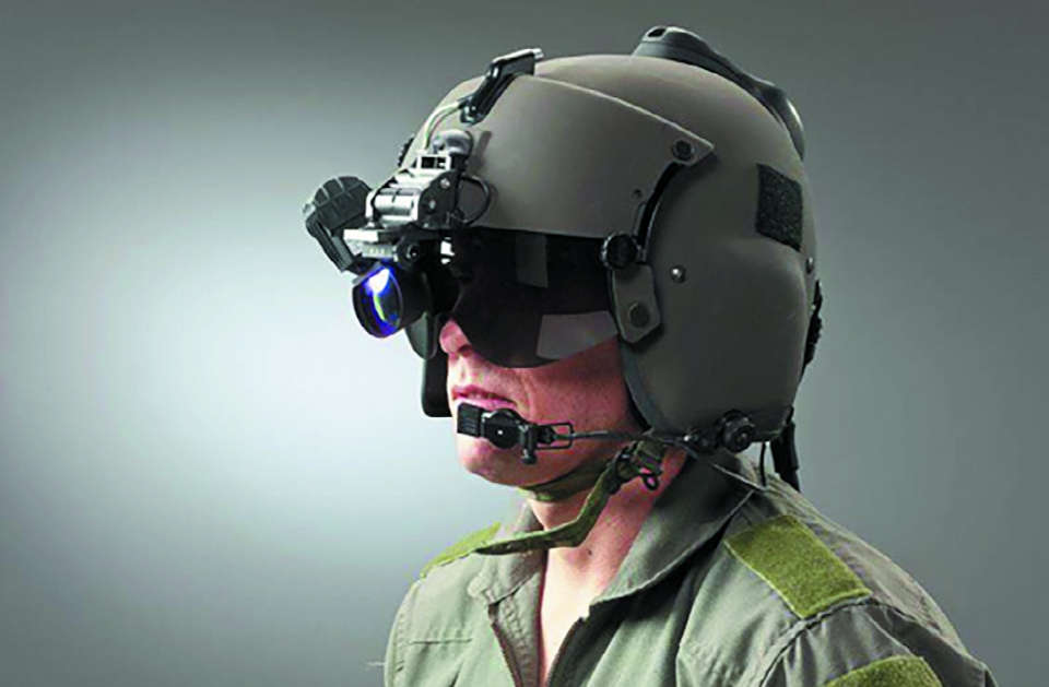 Рис. 21 Вирт-шлем Fig. 21 A VR helmet