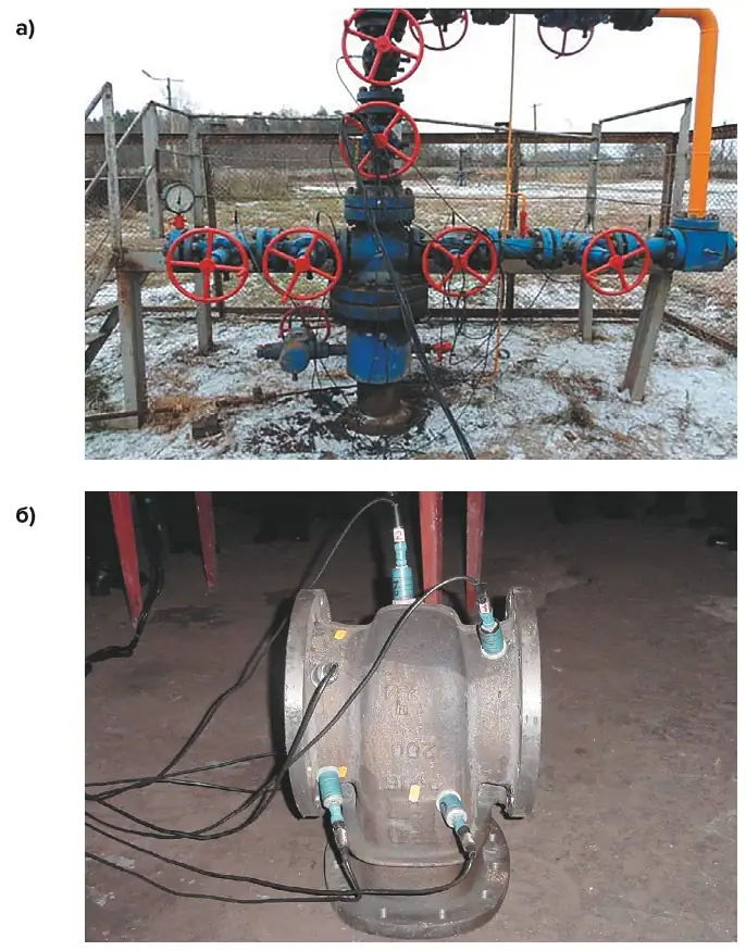 Рис. 2 Общий вид фонтанной арматуры (а) и тройника трубопровода (б) с установленными на них датчиками- пьезоакселерометрами диагностического комплекса «Камертон» Fig. 2 General view of the Christmass tree (а) and the pipeline tee (б) with piezoaccelerometer sensors of the Kamerton diagnostic complex installed on them