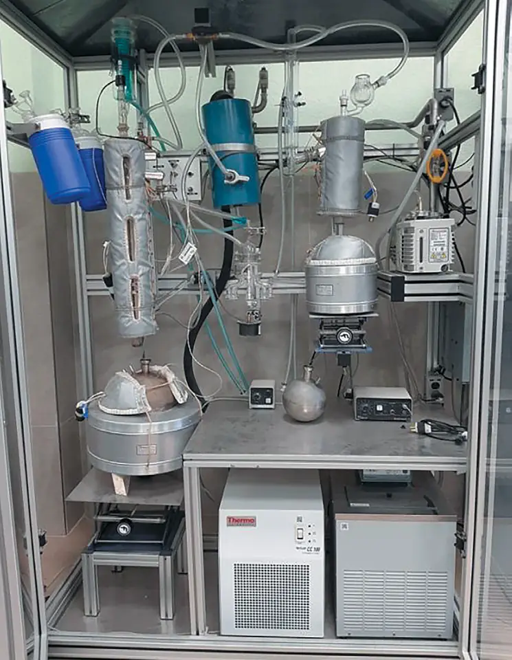 Рис. 2 Система для дистилляции  AUTOMAXX  Fig. 2 The AUTOMAXX distillation  system