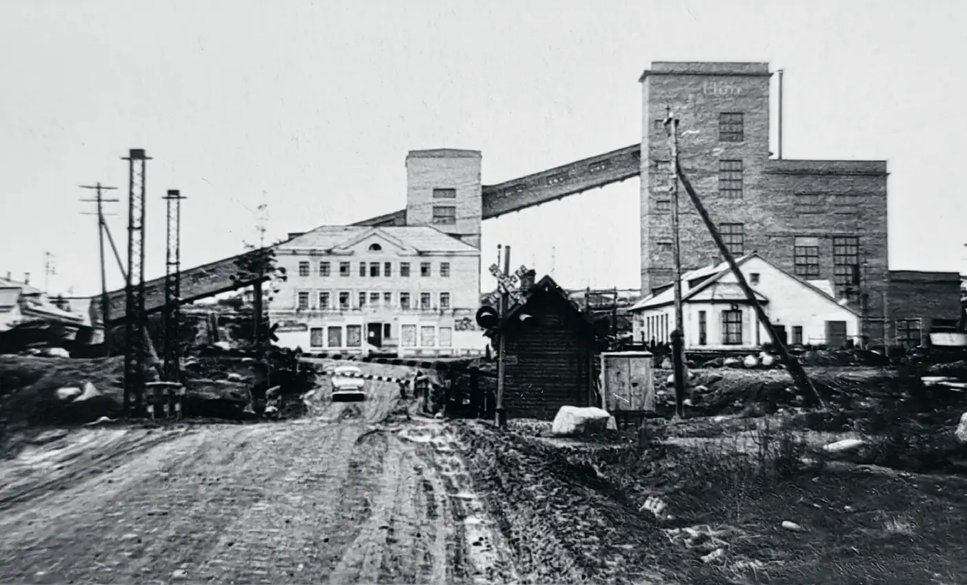 Вид на здание управления со стороны переезда. 1962 г.