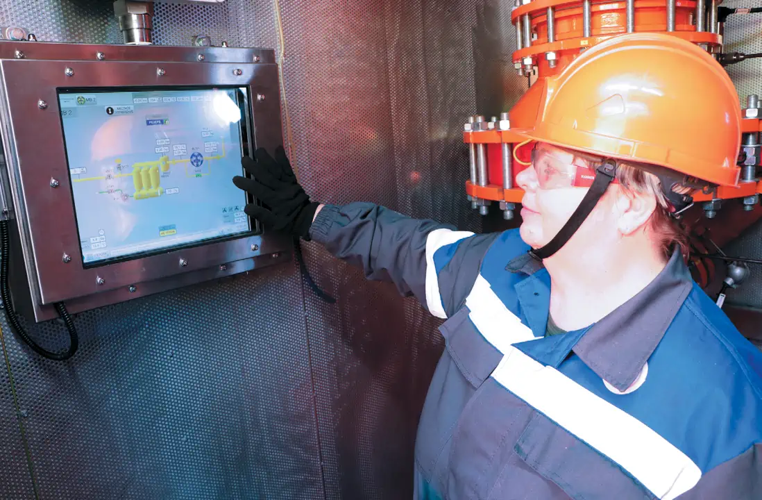 Весь цикл утилизации метана на шахтах Распадской автоматизирован.  Установки оборудованы цифровыми мониторами контроля.