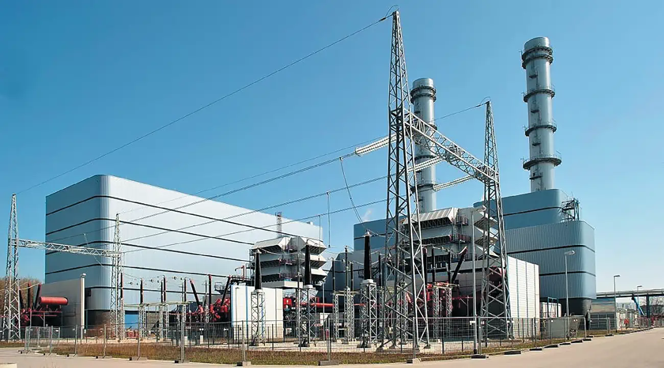 Угольные шахты Китая имеют большой опыт переработки метана  в электроэнергию. На фото – комплекс газогенерирующих  установок на одном из китайских предприятий.