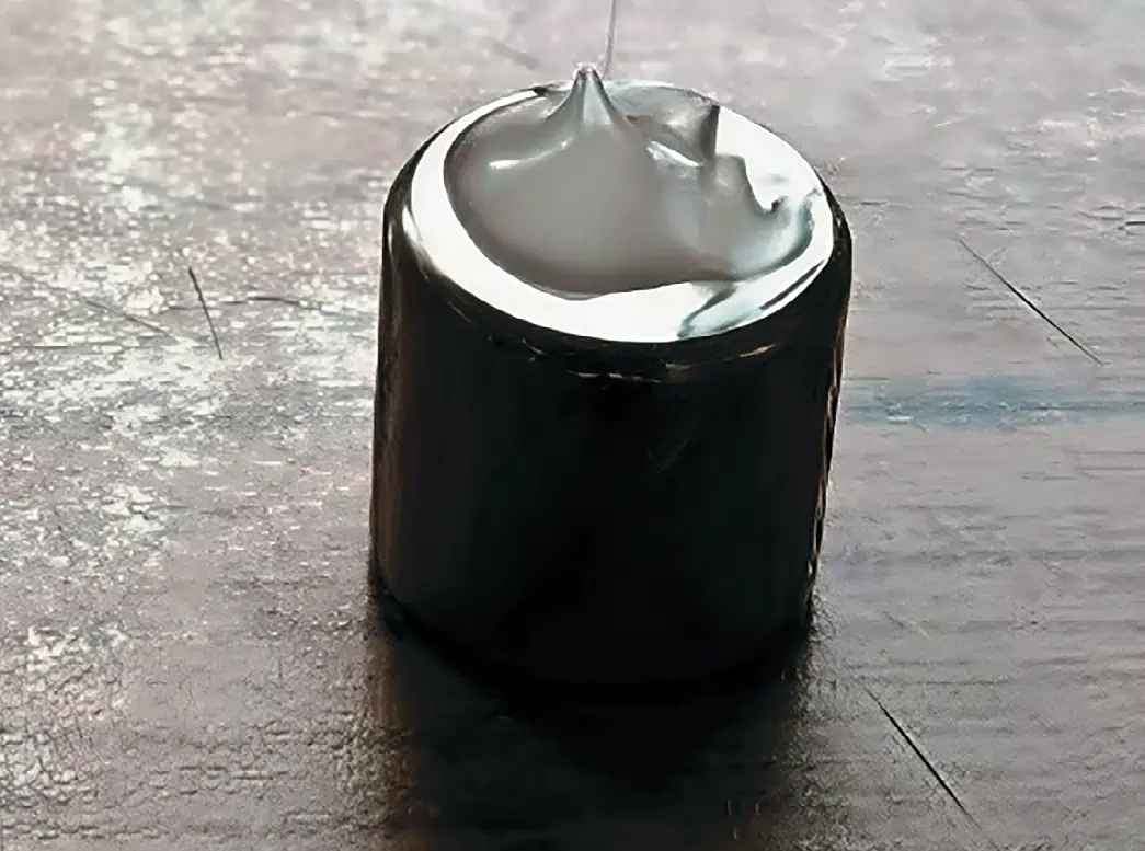 Рис. 2 Внешний вид подкисленной  эмульсионной матрицы (50 мг),  нанесенной на металлический  ролик Fig. 2 Visual appearance of the  acidified emulsion matrix  (50 mg), applied to a metallic  roller