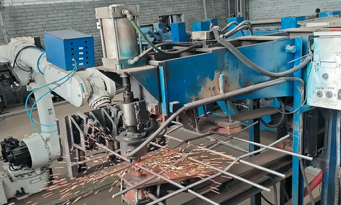 Рис. 5&nbsp;Робототехнический комплекс производства армокаркасов Fig. 5&nbsp;A robotic system for manufacturing rebar cages