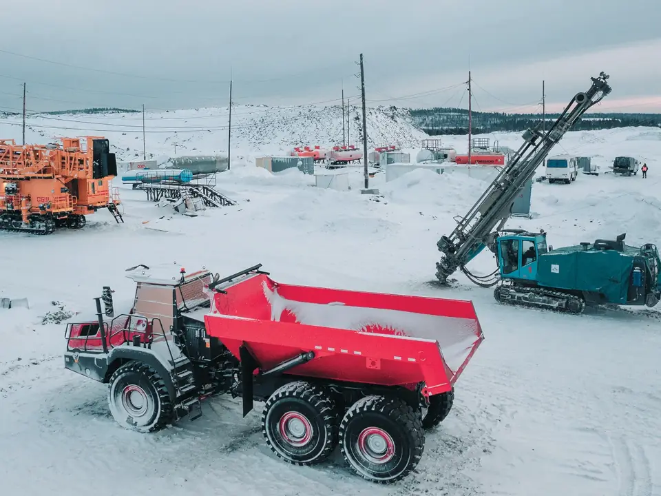 Буровые станки СБШ, Hyundai Everdigm и самосвал ESTAR ESDA45 на предприятии клиента
